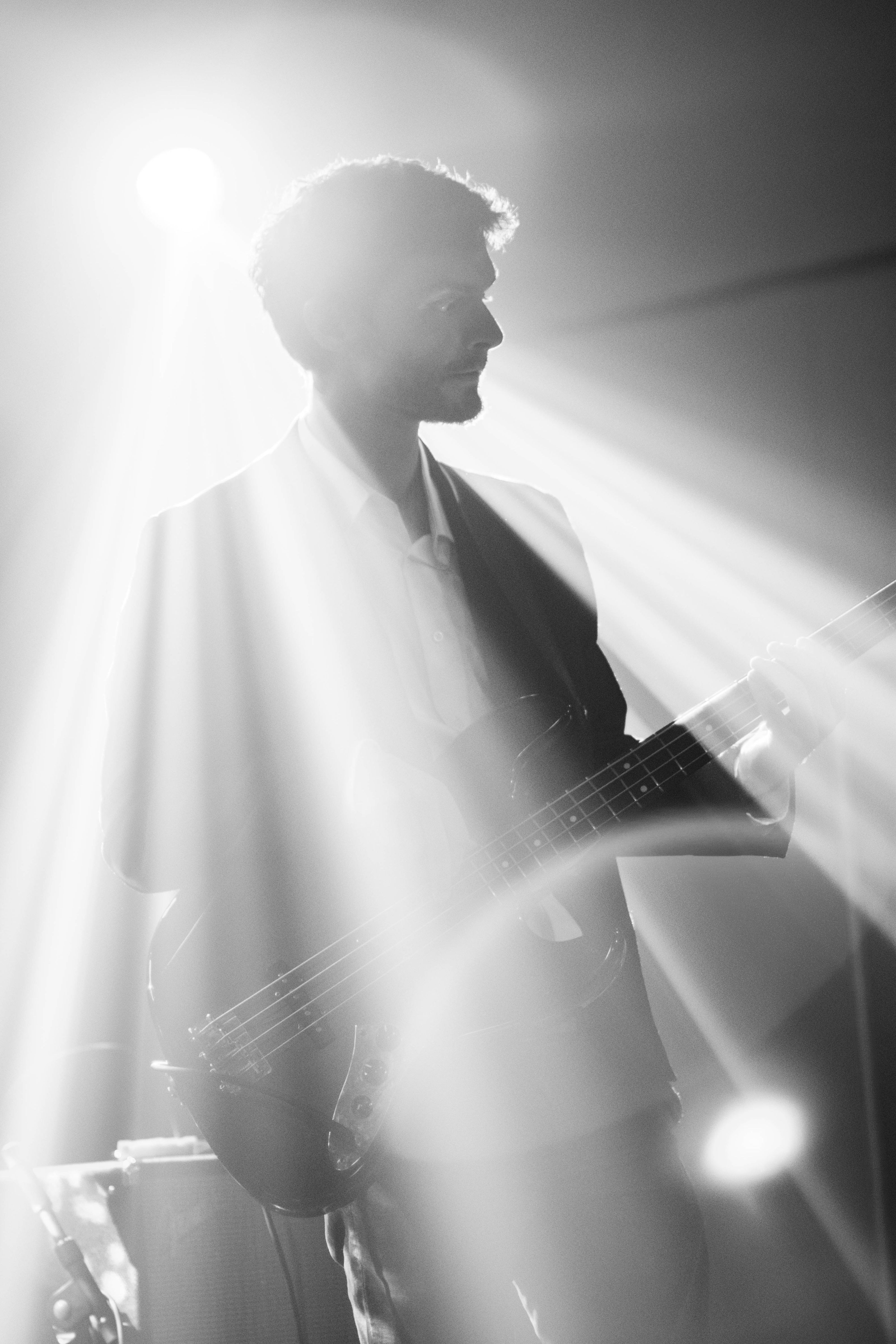 Alan Spiljak photography picture of guitarist behind the light beam